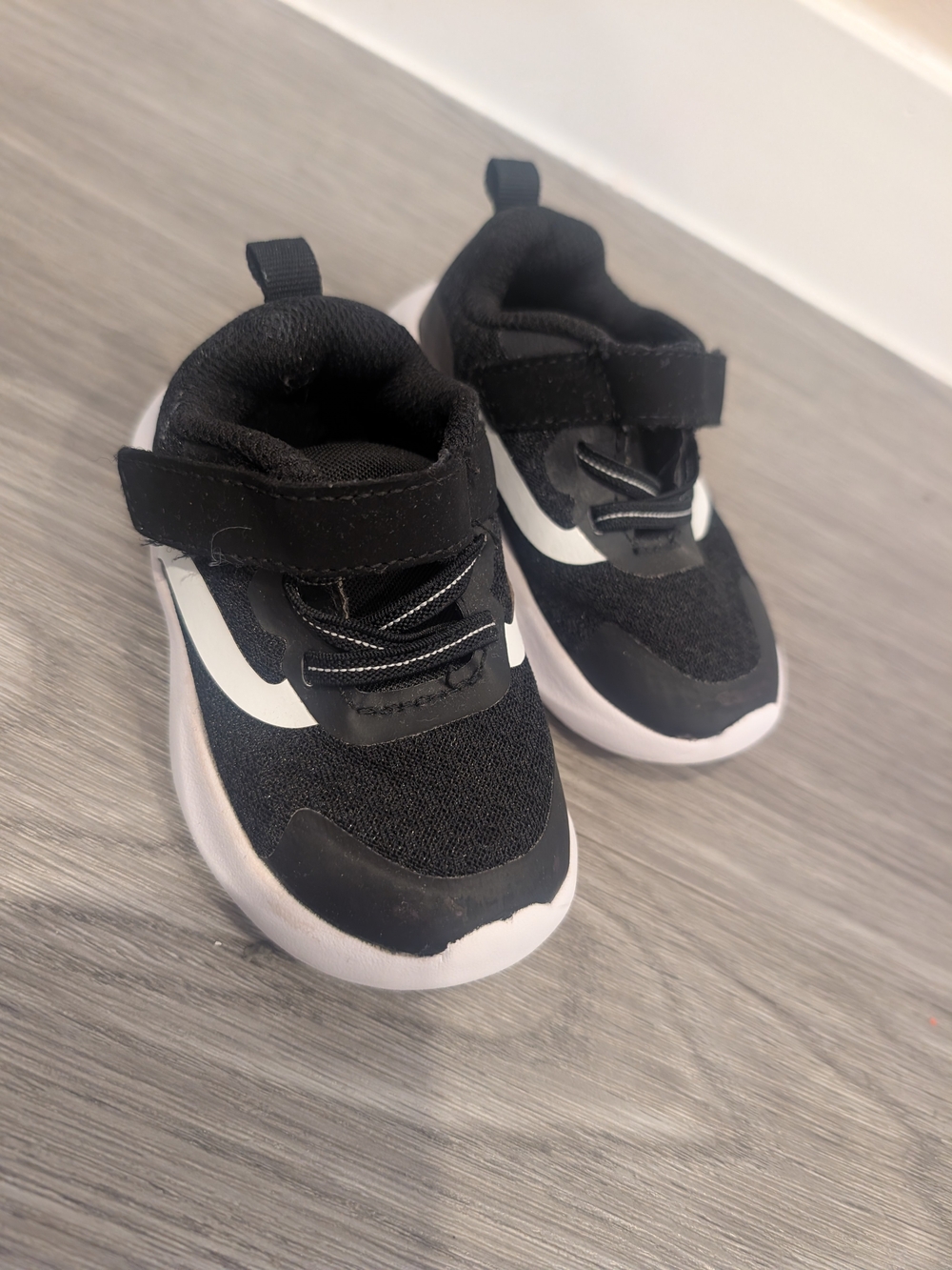 Black and White Kids Athletic Works Sneakers - Size toddler 5 US